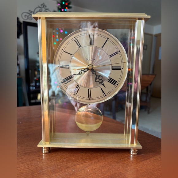 Vintage Bulova B1704 T6 Quartz Mantel Clock w Pendulum - Picture 1 of 12